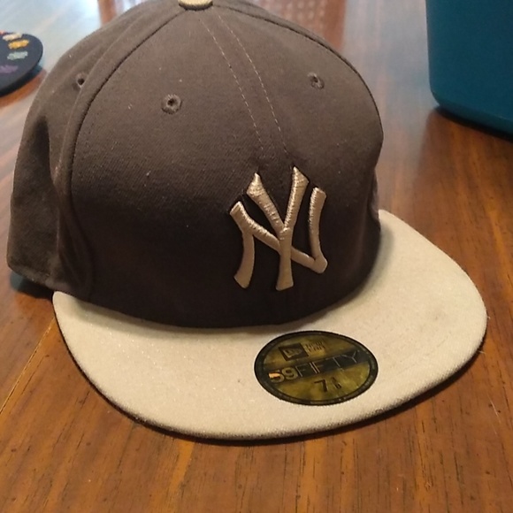 NY Yankees fitted baseball cap - Picture 1 of 4